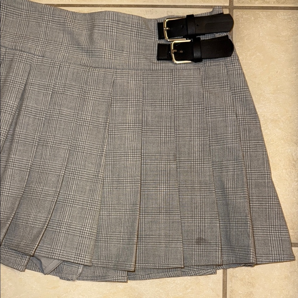 Gray Plaid Pleated Skort with Buckle Detail - Picture 10 of 11